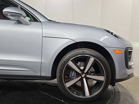 Certified 2025 Porsche Macan AWD/4WD image 11