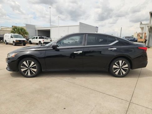 Used 2021 Nissan Altima 2.5 SV FWD image 4