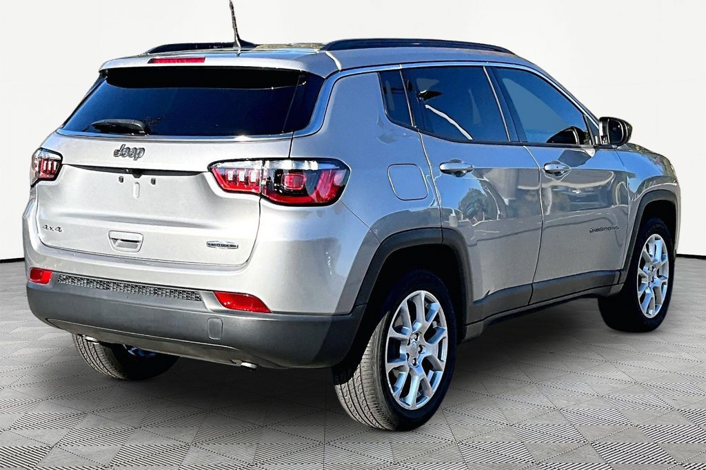 Used 2023 Jeep Compass Latitude AWD/4WD image 6