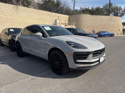 Used 2024 Porsche Macan image 2