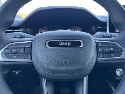 Used 2025 Jeep Compass Limited AWD/4WD image 29