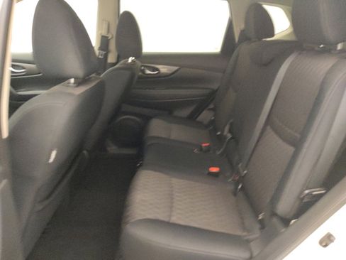 Used 2019 Nissan Rogue SV FWD image 18