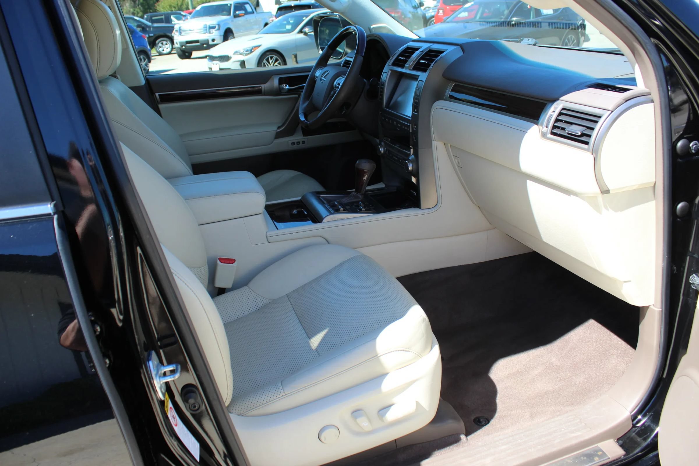 Used 2017 Lexus GX 460 Luxury w/ Preferred Accessory Package AWD/4WD image 31