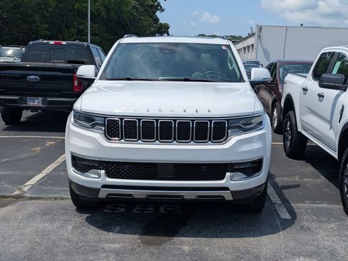 Used 2022 Jeep Wagoneer Series III w/ Premium Group I AWD/4WD image 5