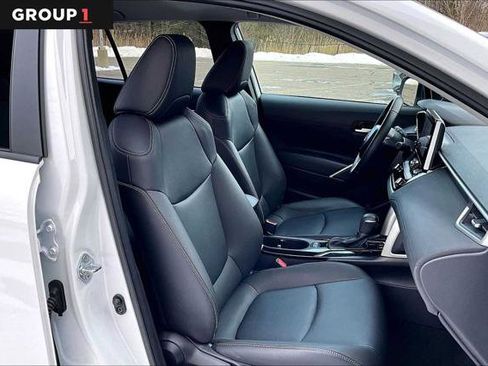 Certified 2025 Toyota Corolla Cross XLE image 8