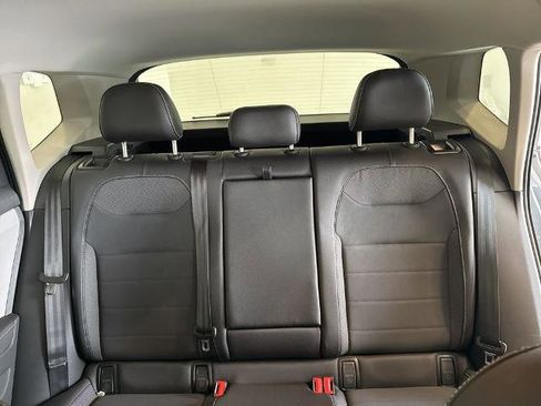 Used 2024 Volkswagen Taos SE AWD/4WD image 11