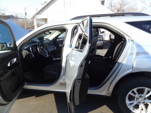 Used 2017 Chevrolet Equinox LT w/ Convenience Package FWD image 10