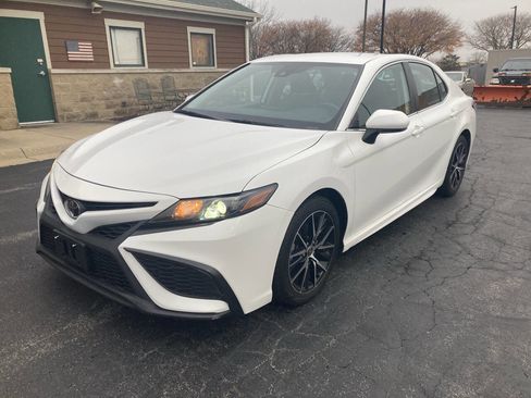 Used 2022 Toyota Camry SE image 7