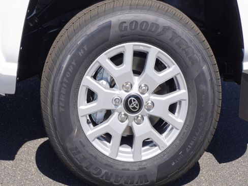 New 2026 Toyota Tacoma SR5 image 5