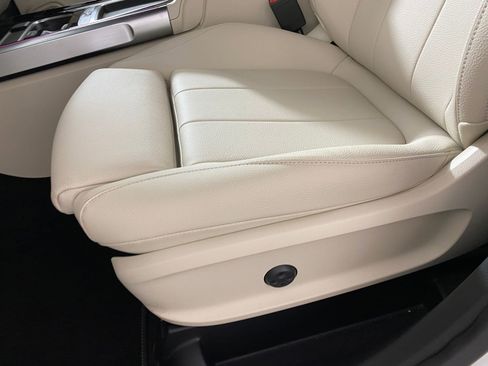 New 2025 Mercedes-Benz GLB 250 4MATIC image 12