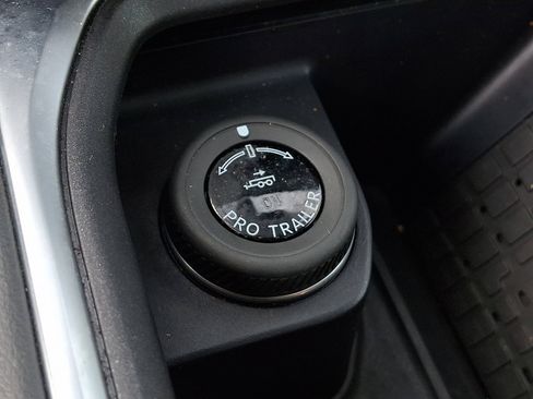 Used 2025 Ford Expedition Active image 26