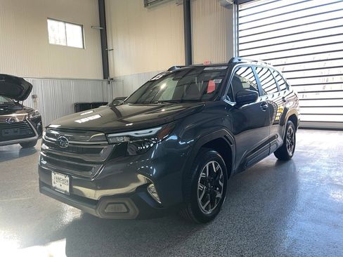 Used 2025 Subaru Forester Premium image 3