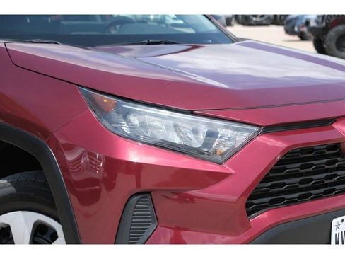 Used 2021 Toyota RAV4 LE AWD/4WD image 6