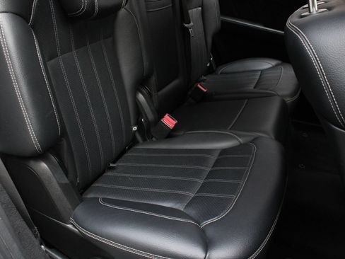 Used 2016 Mercedes-Benz GL 320 BlueTEC 4MATIC w/ Premium I Package image 23