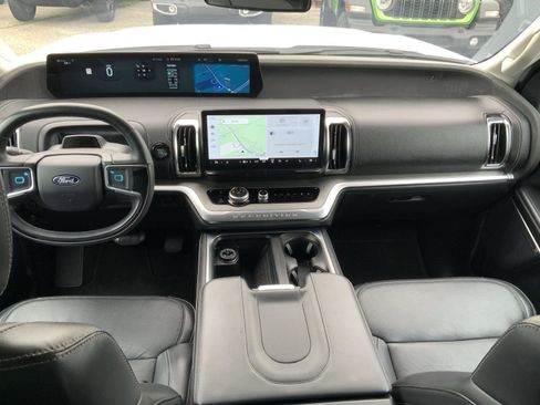 Used 2025 Ford Expedition Platinum AWD/4WD image 56