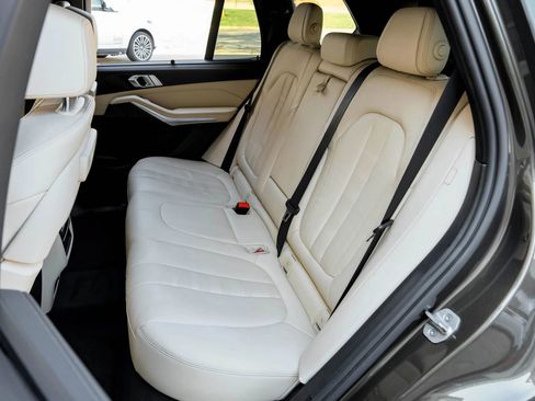 Used 2022 BMW X5 xDrive40i w/ M Sport Package image 52