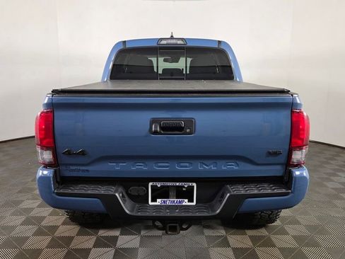Used 2019 Toyota Tacoma SR5 AWD/4WD image 11