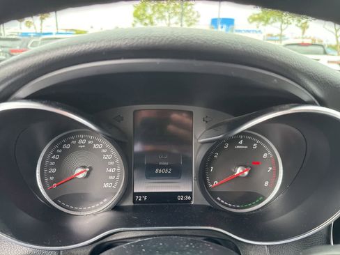 Used 2019 Mercedes-Benz GLC 350e 4MATIC image 23