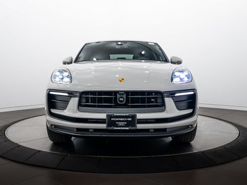 Certified 2026 Porsche Macan AWD/4WD image 10