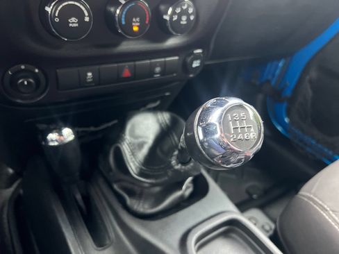 Used 2016 Jeep Wrangler Unlimited Rubicon AWD/4WD image 32