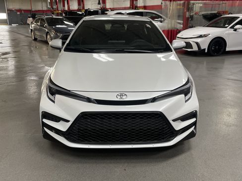 Used 2025 Toyota Corolla SE FWD image 3