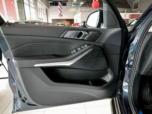 Used 2022 BMW X7 xDrive40i w/ Premium Package image 16