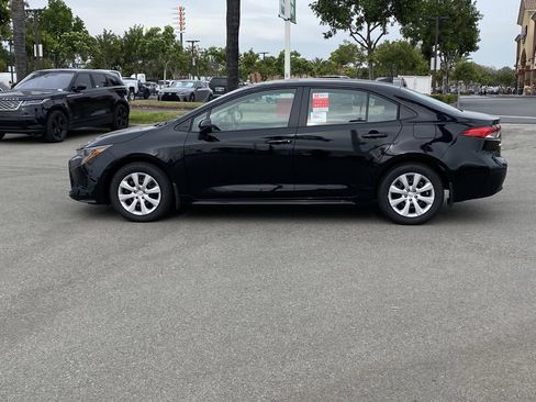 Used 2026 Toyota Corolla LE image 2