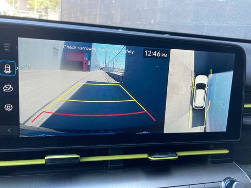 Used 2024 Hyundai Kona Limited FWD image 11