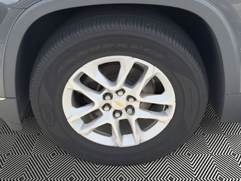 Used 2018 Chevrolet Traverse LT FWD image 12