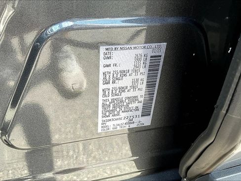 Used 2025 Nissan Pathfinder SL FWD image 21