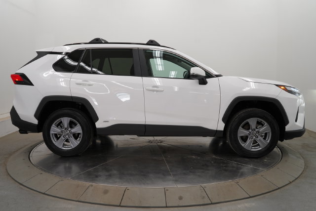 Used 2025 Toyota RAV4 XLE AWD/4WD image 8