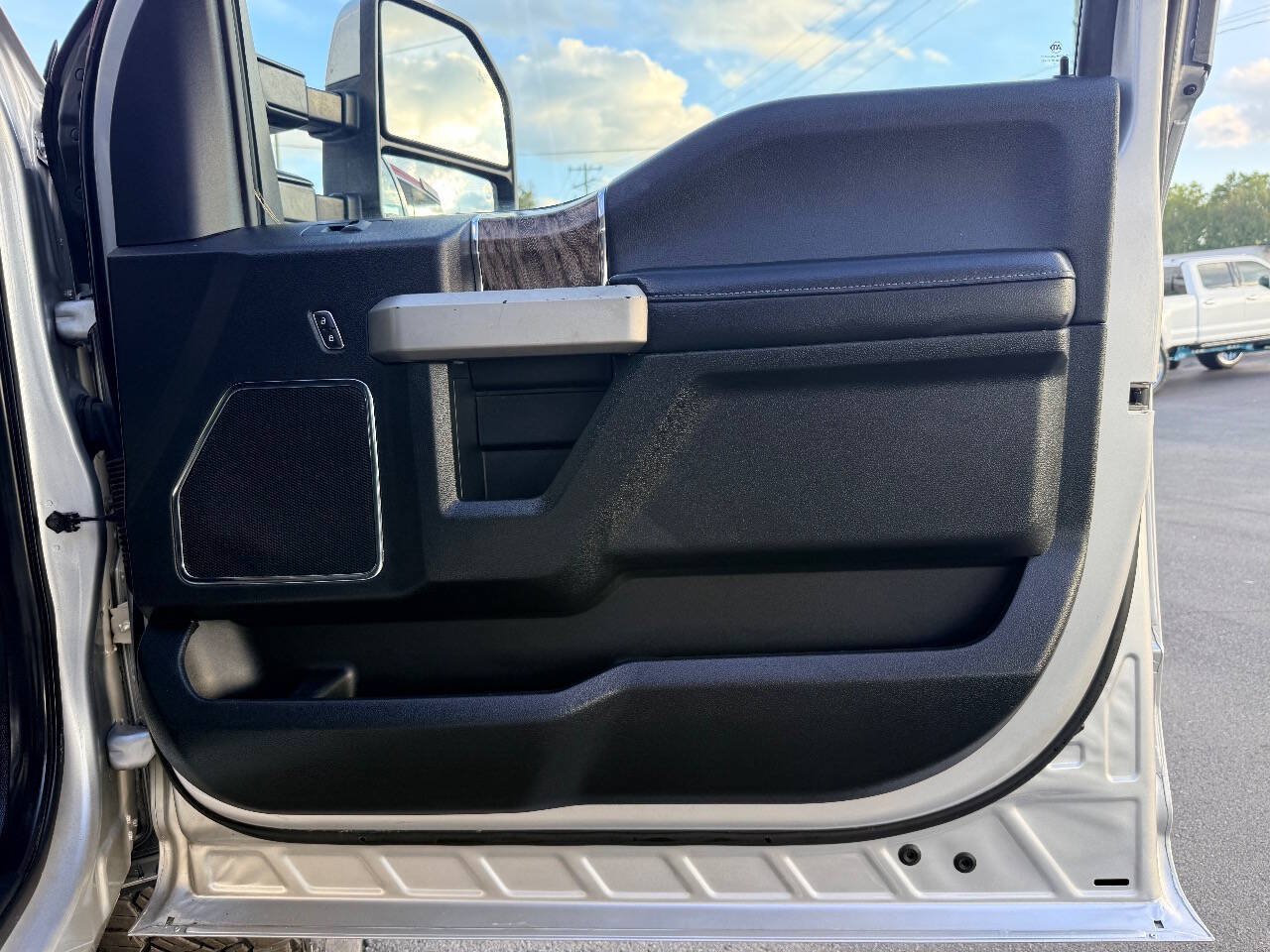 Used 2019 Ford F250 Lariat w/ Lariat Ultimate Package AWD/4WD image 40
