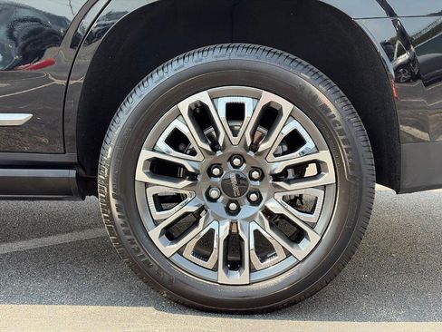 Used 2024 GMC Yukon Denali Ultimate AWD/4WD image 10