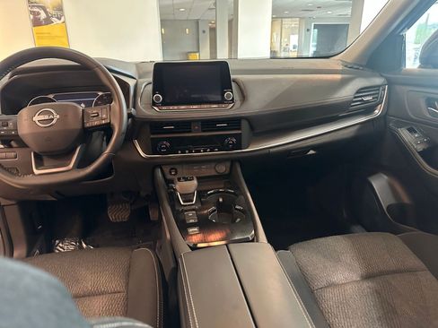 Used 2025 Nissan Rogue SV image 36