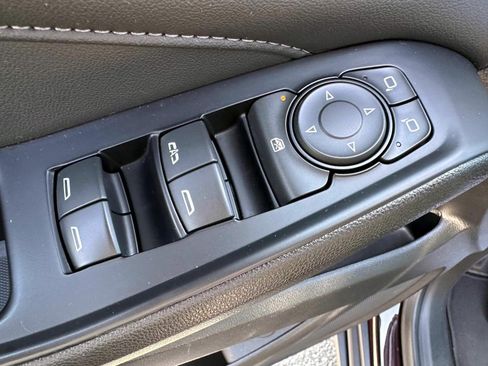 Used 2023 Chevrolet Traverse LT AWD/4WD image 9