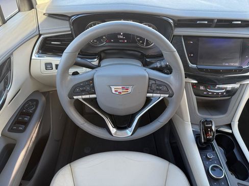 Used 2020 Cadillac XT6 Premium Luxury image 18