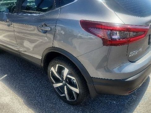 Used 2022 Nissan Rogue Sport SL w/ Premium Package FWD image 6