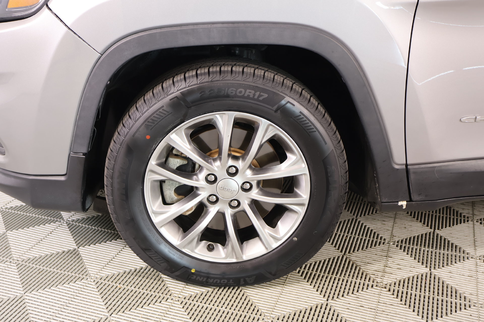 Used 2021 Jeep Cherokee Latitude Lux w/ Comfort/Convenience Group FWD image 17