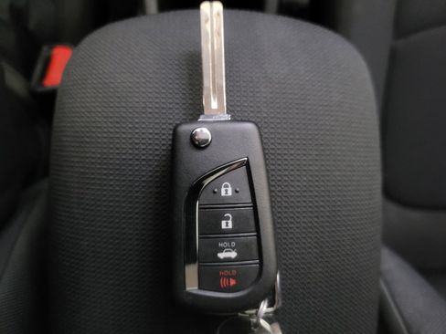Used 2021 Toyota Corolla LE FWD image 32