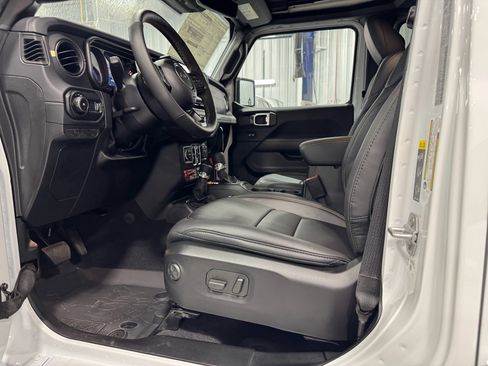 New 2025 Jeep Wrangler Unlimited Rubicon 392 image 4