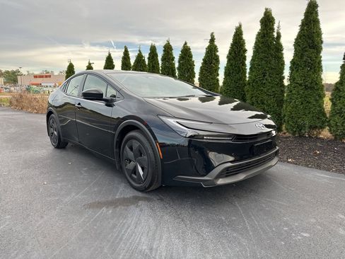 Certified 2024 Toyota Prius LE image 2
