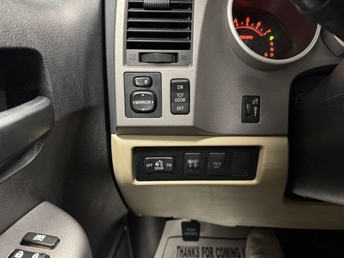 Used 2013 Toyota Tundra 4x4 CrewMax image 23