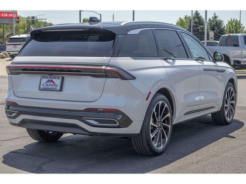 Used 2025 Lincoln Nautilus Black Label AWD/4WD image 3