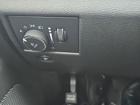 Used 2017 Jeep Grand Cherokee Limited AWD/4WD image 13