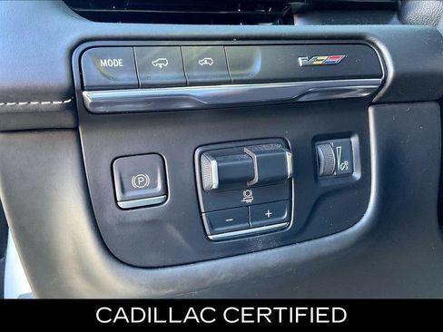 Certified 2024 Cadillac Escalade ESV V w/ Heavy-Duty Trailer Package AWD/4WD image 34