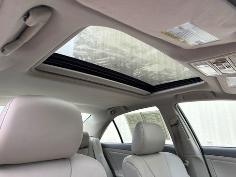 Used 2010 Toyota Camry XLE image 11