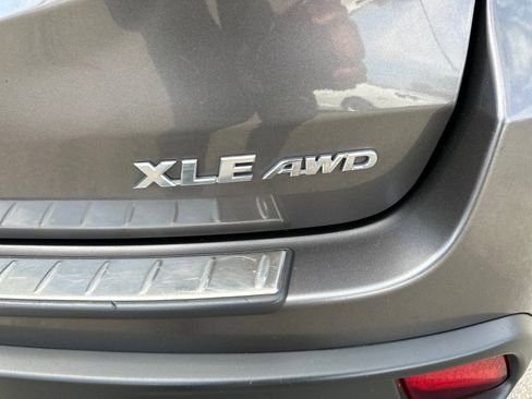 Used 2016 Toyota Highlander XLE image 10