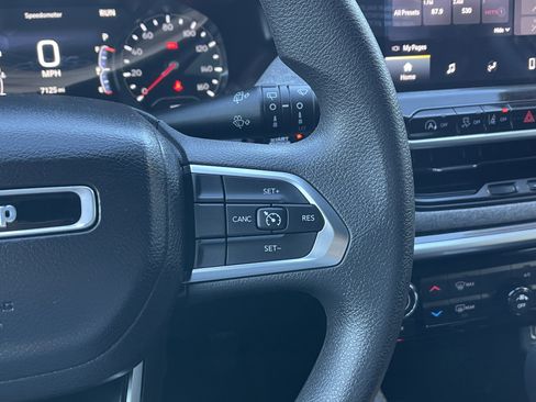 Used 2024 Jeep Compass Sport image 33