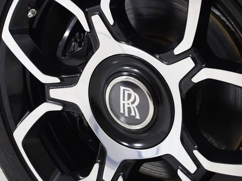 Used 2024 Rolls-Royce Cullinan Black Badge image 24