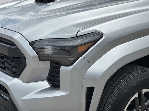 Used 2025 Toyota Tacoma TRD Sport RWD image 6